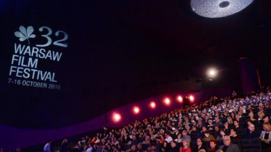 Sala kinowa podczas 32. Warszawskiego Festiwalu Filmowego. Fot. PAP/StrefaGwiazd/M. Kmieciński
