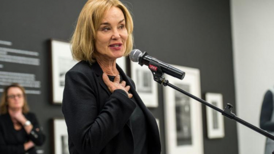 Amerykańska aktorka Jessica Lange podczas otwarcia wystawy swoich fotografii „Unseen”. Bydgoszcz, 13.11.2016. Fot. PAP/T. Żmijewski 