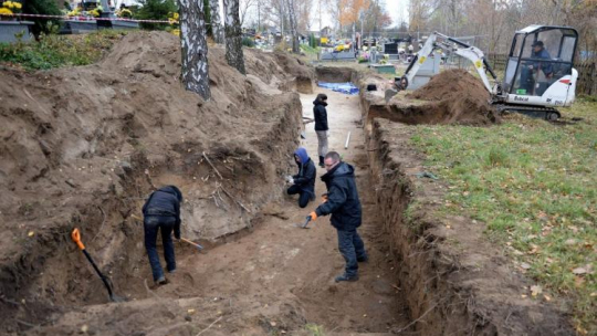 Pierwszy etap poszukiwań ofiar komunizmu na „kieleckiej Łączce”. 9.11.2016. Fot. PAP/P. Polak