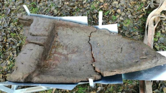 Fragment łodzi z X wieku. Fot. Wojciech Paduch/Muzeum Historii Polski