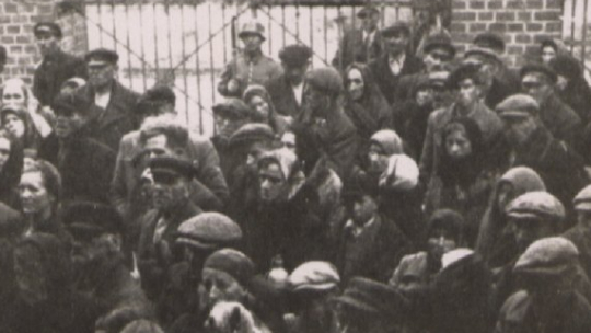 Zamojszczyzna. Ludność z powiatu biłgorajskiego wysiedlona do obozu tymczasowego. Fot. ze zbiorów IPN