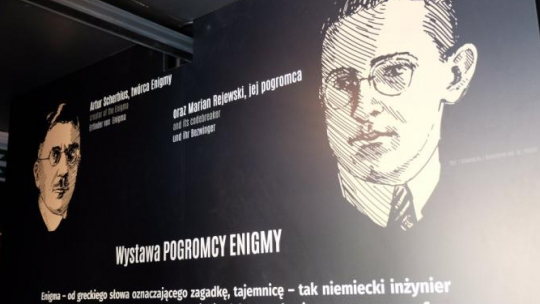 Tzw. szyfrokontener - zapowiedź powstającego Muzeum Enigmy - przed CK Zamek w Poznaniu. Fot. PAP/J. Kaczmarczyk