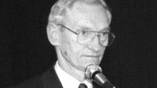 Prof. Aleksander Koj. 1998 r. Fot. PAP/CAF/R. Pietruszka
