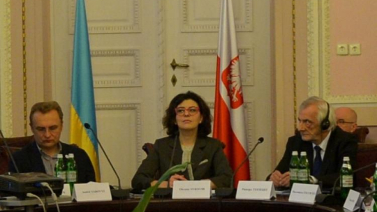  Wicemarszałek Sejmu RP Ryszard Terlecki (centrum-P) i wiceprzewodnicząca Rady Najwyższej Ukrainy Oksana Syroid (C) podczas IX sesji Zgromadzenia Parlamentarnego Polski i Ukrainy we Lwowie. Fot. PAP/D. Delmanowicz