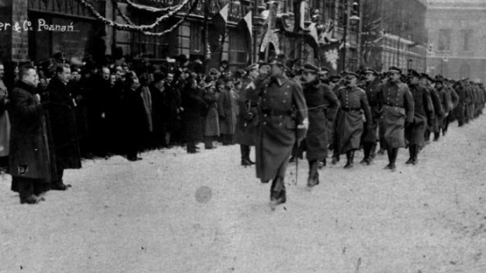 Uroczystość zaprzysiężenia wojsk powstańczych i wręczenie sztandaru 1 Dywizji Strzelców Wielkopolskich. Poznań, 26 stycznia 1919 r. Fot. NAC