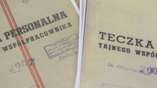 Teczki TW "Bolka". Fot. PAP/J. Turczyk