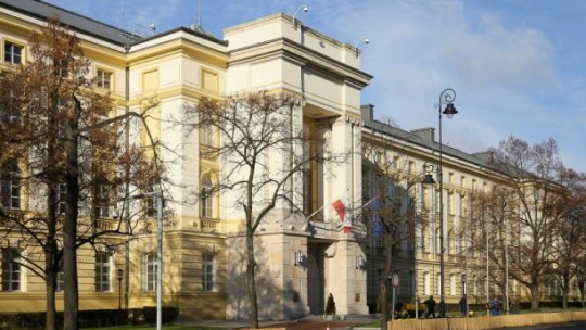 Gmach Kancelarii Prezesa Rady Ministrów w Alejach Ujazdowskich w Warszawie. Fot. PAP/P. Supernak