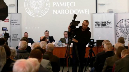 Konferencja naukowo-edukacyjna "Sprzeczne narracje. Historia powojennej Polski" w Centrum Edukacyjnym IPN w Warszawie. Fot. PAP/T. Gzell