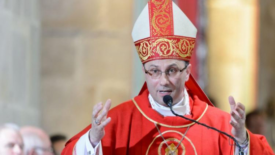 Arcybiskup Wojciech Polak podczas mszy św. związanej z objęciem rządów nad archidiecezją gnieźnieńską i urzędu prymasa. Gniezno, 07.06.2014. Fot. PAP/J. Kaczmarczyk