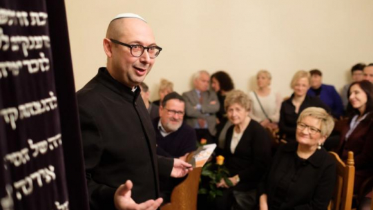 Laureat nagrody im. ks. Romana Indrzejczyka ksiądz Jerzy Stranz. Fot. PAP/J. Kaczmarczyk