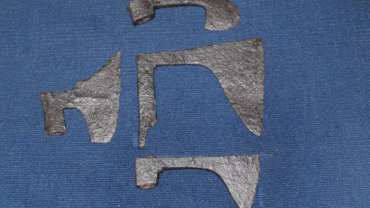 Topory przekazane do Muzeum Ziemi Piskiej. Fot. Agata Trzop-Szczypiorska