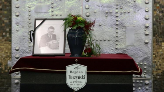 Uroczystości żałobne Bogdana Tuszyńskiego w domu pogrzebowym na Cmentarzu Wojskowym na warszawskich Powązkach. Fot. PAP/T. Gzell