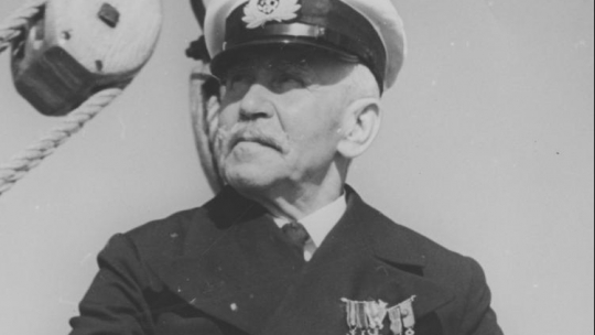 Gen. Mariusz Zaruski - kapitan harcerskiego szkunera "Zawisza Czarny" na pokładzie statku. Lata 30. Fot. NAC
