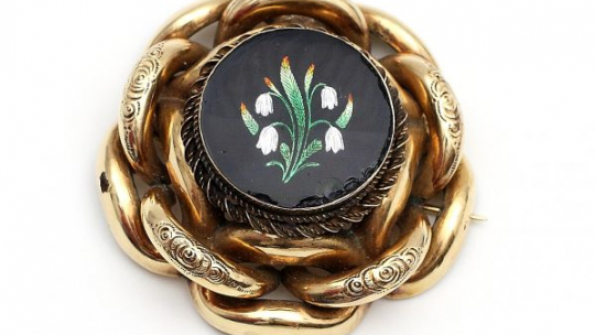 Brosza z konwaliami, ok. 1830-1850 r. Fot. Muzeum w Gliwicach