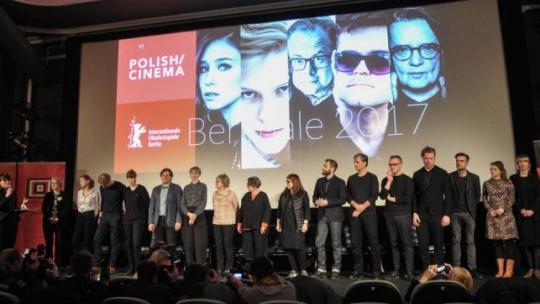 Twórcy i producenci reprezentujący polską kinematografię na 67. Berlinale podczas spotkania w warszawskim Kinie Kultura. Fot. PAP/M. Obara 