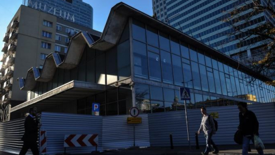 Demontaż Pawilonu Emilia w Warszawie. 09.2016. Fot. PAP/M. Obara 