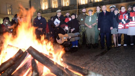 Prezydent Andrzej Duda podczas spotkania z harcerzami z okazji Dnia Myśli Braterskiej na dziedzińcu Pałacu Prezydenckiego. Fot. PAP/J. Turczyk 