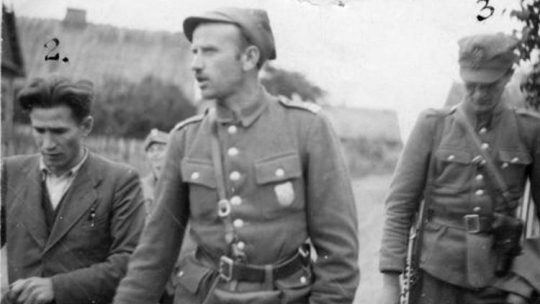 Mjr Zygmunt Szendzielarz "Łupaszka", wachm. Wacław Beynar "Orszak" i por. Jerzy Jezierski "Stefan". Fot. IPN 