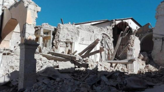 Bazylika św. Benedykta w Norsji po trzęsieniu ziemi w centralnych Włoszech z października 2016 r. Fot. PAP/EPA