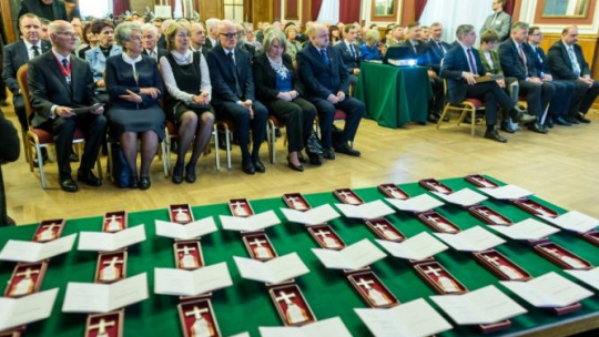 Uroczystość wręczenia Krzyży Wolności i Solidarności. Bydgoszcz, 20.03.2017. Fot. PAP/T. Żmijewski