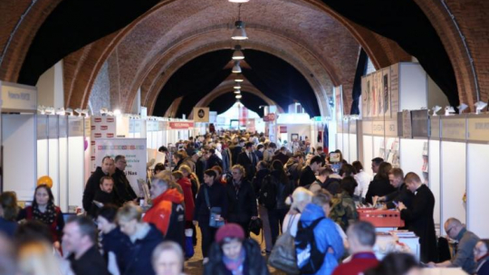 XXIII Targi Wydawców Katolickich na Zamku Królewskim w Warszawie. Fot. PAP/L. Szymański