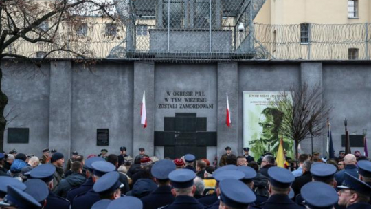 Obchody Narodowego Dnia Pamięci Żołnierzy Wyklętych na terenie Muzeum Żołnierzy Wyklętych i Więźniów Politycznych PRL w dawnym Areszcie Śledczym przy ul. Rakowieckiej w Warszawie. Fot. PAP/R. Guz 