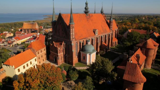 Katedra pw. Wniebowzięcia NMP i św. Andrzeja we Fromborku. Fot. PAP/T. Waszczuk