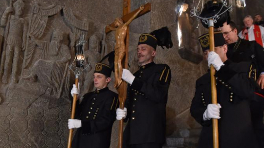 Podziemnej droga krzyżowa Górników w Kopalni Soli w Wieliczce. Fot. PAP/J. Bednarczyk