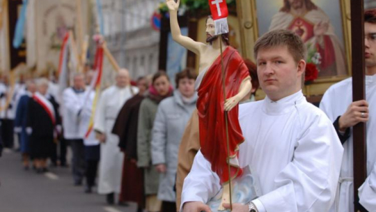 Msza rezurekcyjna w kościele św. Józefa Oblubieńca NMP na warszawskim Kole. Fot. PAP/J. Turczyk 