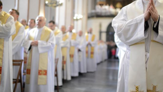Uroczysta msza krzyżma świętego w Wielki Czwartek. Fot. PAP/J. Turczyk