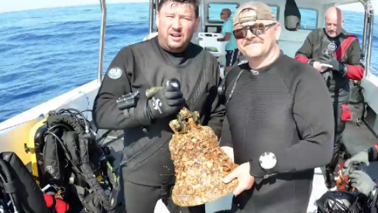 Nurkowie wydobyli u wybrzeży Malty dzwon "Kujawiaka” 