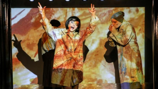 Izabella Rzeszowska podczas próby spektaklu "George & Ira Gershwin" w reż. Jana Szurmieja w Teatrze Żydowskim w Warszawie. Fot. PAP/R. Guz 