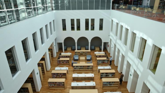  Biblioteka Publiczna m.st. Warszawy przy ul. Koszykowej w Warszawie po renowacji i rozbudowie. Fot. PAP/R. Guz