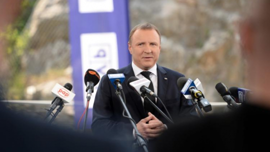 Prezes TVP Jacek Kurski podczas konferencji prasowej w amfiteatrze "Kadzielnia" w Kielcach. Fot. PAP/P. Polak