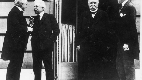 Konferencja pokojowa w Wersalu - od prawej: prezydent USA Thomas Woodrow Wilson, premier Francji Georges Clemenceau, premier Włoch Wittorio Orlando, premier Anglii George David Lloyd. 28.06.1919. Fot. NAC