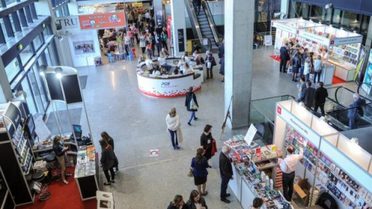 7. Warszawskie Targi Książki na Stadionie Narodowym. 2016 r. Fot. PAP/M. Obara