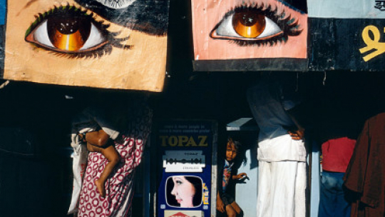 Alex Webb, Bombay, India, 1981. Źródło: Leica Gallery