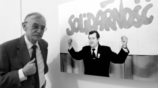 Erazm Ciołek na wystawie "Sierpień Solidarności" w CSW na Zamku Ujazdowskim. Fot. PAP/A. Rybczyński