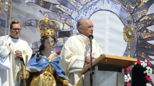 Metropolita warszawski, kardynał Kazimierz Nycz podczas uroczystości Bożego Ciała. 15.06.2017. Fot. PAP/J. Kamiński