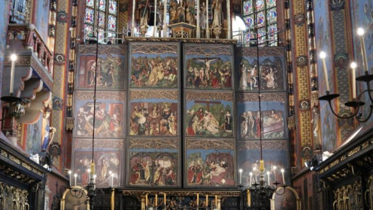  Ołtarz Wita Stwosza w bazylice Mariackiej w Krakowie. Kraków, 31.05.2017. Fot. PAP/S. Rozpędzik