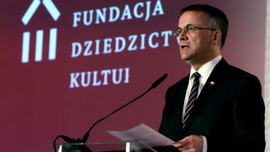  Wiceminister kultury Jarosław Sellin podczas III Gali Fundacji Dziedzictwa Kulturowego. Warszawa, 27.04.2017. PAP/T. Gzell 