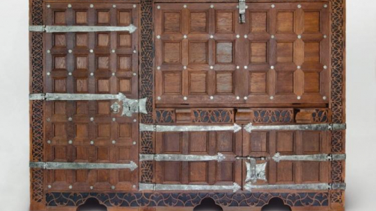 Szafa biblioteczna - Warmia, warsztat reszelski, ok. 1471 r. Własność Parafii Świętych Apostołów Piotra i Pawła w Reszlu. Fot. Grzegorz Kumorowicz. Źródło: Muzeum Warmii i Mazur