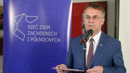 Wiceminister kultury i dziedzictwa narodowego Jarosław Sellin podczas spotkania inaugurującego działalność Sieci Ziem Zachodnich i Północnych. Fot. PAP/M. Obara 