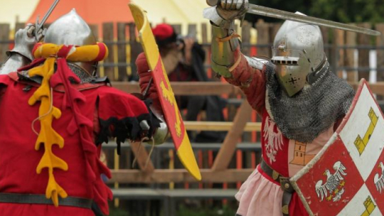 Na polach grunwaldzkich trwają Dni Grunwaldu 2017: chorągwie rycerskie założyły obozy i przygotowują się do inscenizacji bitwy pod Grunwaldem. Fot. PAP/T. Waszczuk 