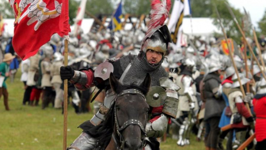 Inscenizacja bitwy pod Grunwaldem w jej 607. rocznicę na Polach Grunwaldzkich pod Stębarkiem. Fot. PAP/T. Waszczuk 
