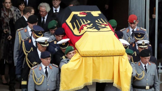 W Strasburgu pożegnano Helmuta Kohla. Fot. PAP/EPA