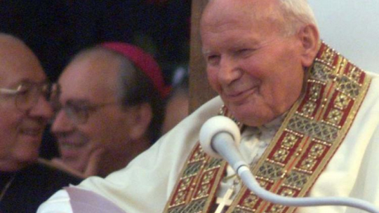 Papież Jan Paweł II podczas spotkania z wiernymi w Wadowicach.16.06.1999. Fot. PAP/R. Pietruszka