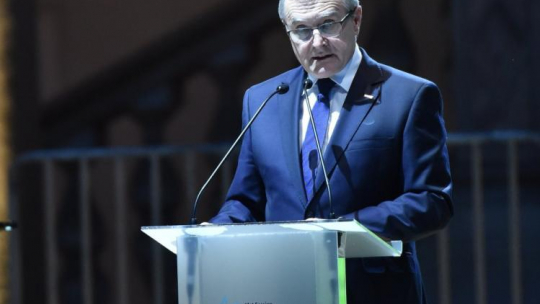 Wicepremier, minister kultury Piotr Gliński przemawia podczas otwarcia 41. sesji Komitetu Światowego Dziedzictwa UNESCO na Zamku Królewskim na Wawelu. Fot. PAP/J. Bednarczyk 