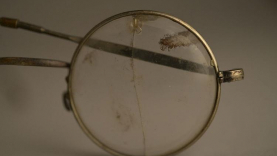 Okulary należące do ofiary Auschwitz. Fot. Paweł Sawicki