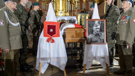 roczystości pogrzebowe dowódcy oddziału partyzanckiego Wolność i Niezawisłość na Lubelszczyźnie ppor. Leona Taraszkiewicza ps. "Jastrząb". Fot. PAP/W. Pacewicz
